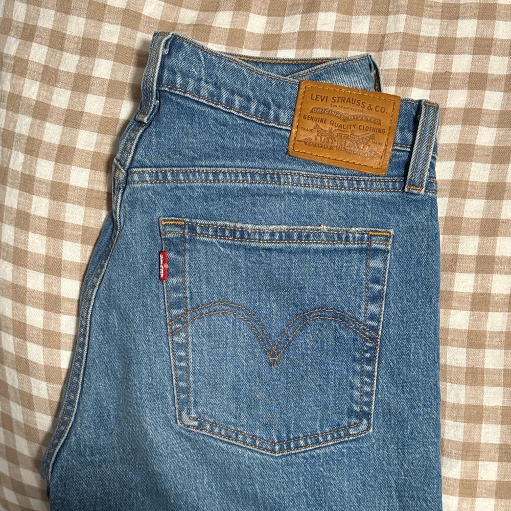 Levi’s Wedgie Straight Ankle Jeans